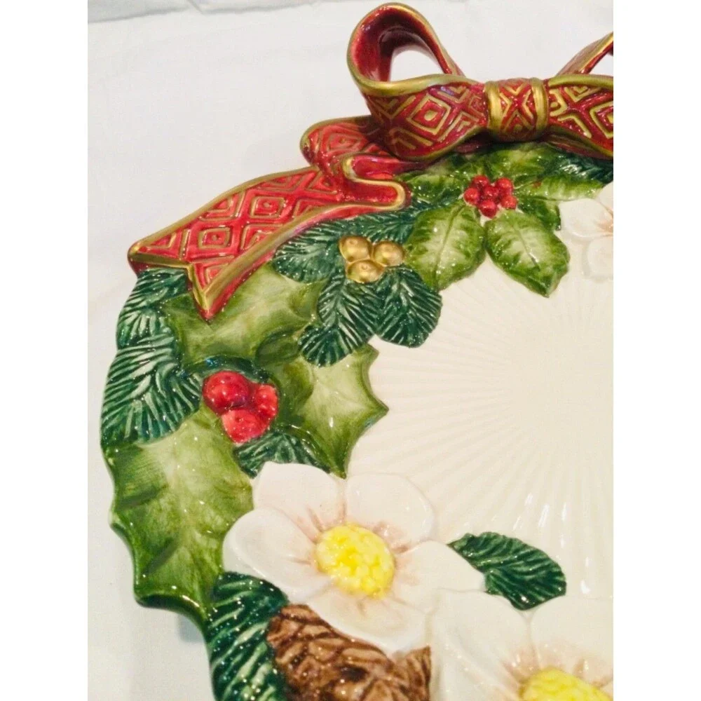 1995 Fitz & Floyd Christmas Wreath Holiday Plate with Pine Cones Flower 9”